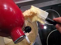 ajouter le beurre à la préparation pour sablé breton