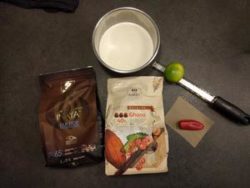 Préparer les ingrédients pour cette recette de chocolat chaud au citron vert et piment