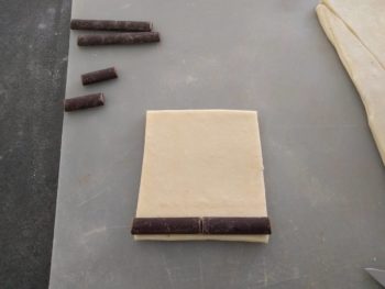 Placer la première barre de chocolat à une extrimité