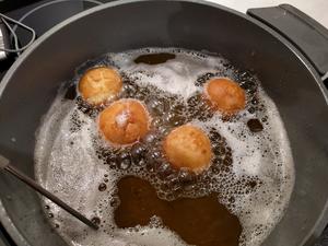 Cuire les beignets de carnaval à 170°C