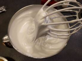 Jusqu'à obtenir une belle meringue pas trop ferme