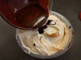 Puis le chocolat et le beurre fondu tiède