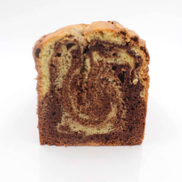 Photo en coupe de ce gâteau marbré au chocolat vanille