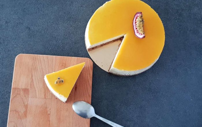 Réserver au frais et votre cheesecake fruit de la passion est prêt à déguster !