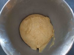 Votre pâte à gaufre liégeoise devrait avoir gonflé de 50% au moins après 1h