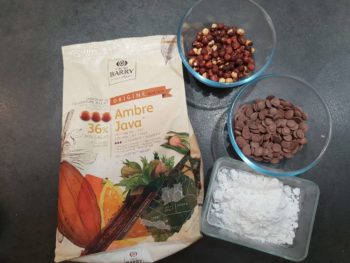 Pour ma part, j'utilise l'Ambre Java de Cacao Barry avec des notes de fruits secs grillés...