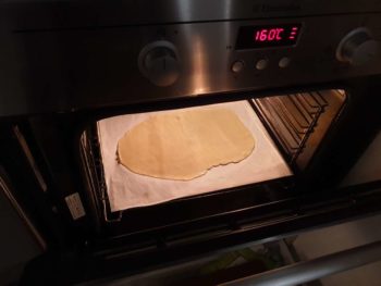 Mettre à cuire à 165°C durant 25 min environ, le shortbread doit être bien cuit, croustillant
