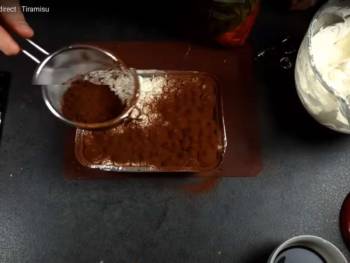 Au moment de servir, saupoudrer de cacao en poudre