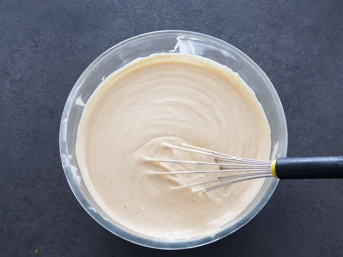 Finir en lissant doucement avec le fouet : votre mousse vanille est prête !
