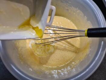 Ajouter le beurre refroidi, mélanger à nouveau.