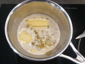 Faire chauffer le beurre dans une casserole