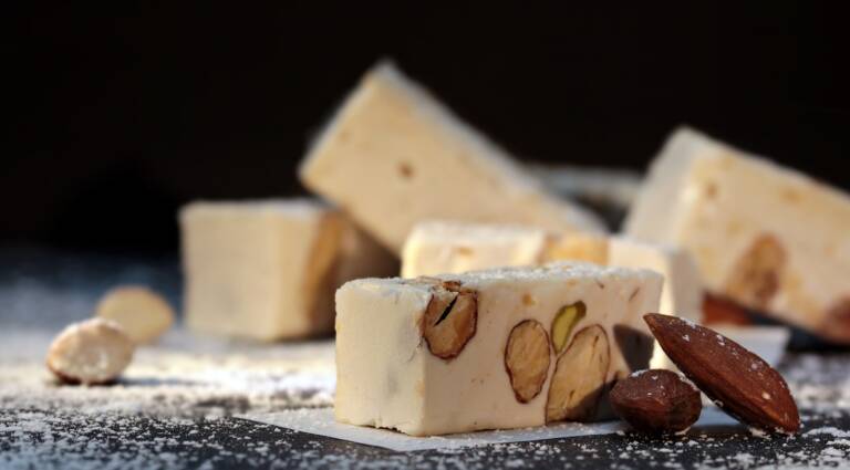 Accompagnement pour le nougat : quelles options gustatives vous offrent les artisans ?