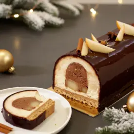 Bûche de Noël poires pochées, mousse chocolat et biscuit spéculos