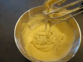 Pâte à gaufre dans un cul de poule, sans grumeaux