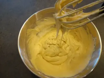 Pâte à gaufre dans un cul de poule, sans grumeaux