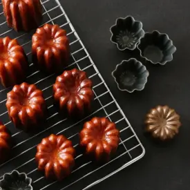 cannelés bordelais – démoulage à chaud sur grille