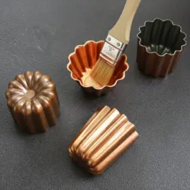 cannelés bordelais – chemiser moules en cuivre à la cire