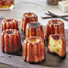 Cannelés Bordelais avec un intérieur moelleux