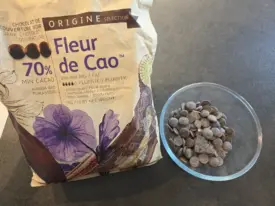 Pour le décor, essayez d'utiliser un chocolat de couverture "fluide"