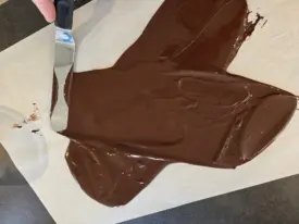 Étaler finement à l'aide d'une spatule