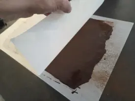 Déposer une second feuille de papier sulfurisé dessus