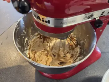 Pour une crème mousseline parfaite, faites attention aux températures du beurre et de la crème