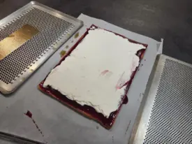 puis une couche de crème mascarpone de 7 à 10 mm