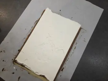 Etaler le crémeux café et la chantilly