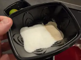 Mélanger le sucre et la pectine