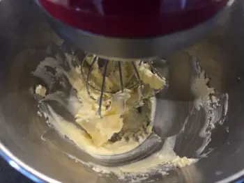 Crémer le beurre au robot