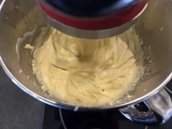 Détendre la crème pâtissière