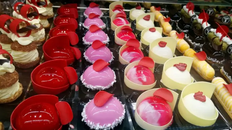 Comment utiliser des décorations alimentaires pour vos pâtisseries ?