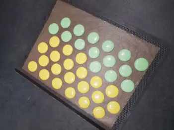 Pocher sur une plaque recouverte de papier sulfurisé ou de papier silicone